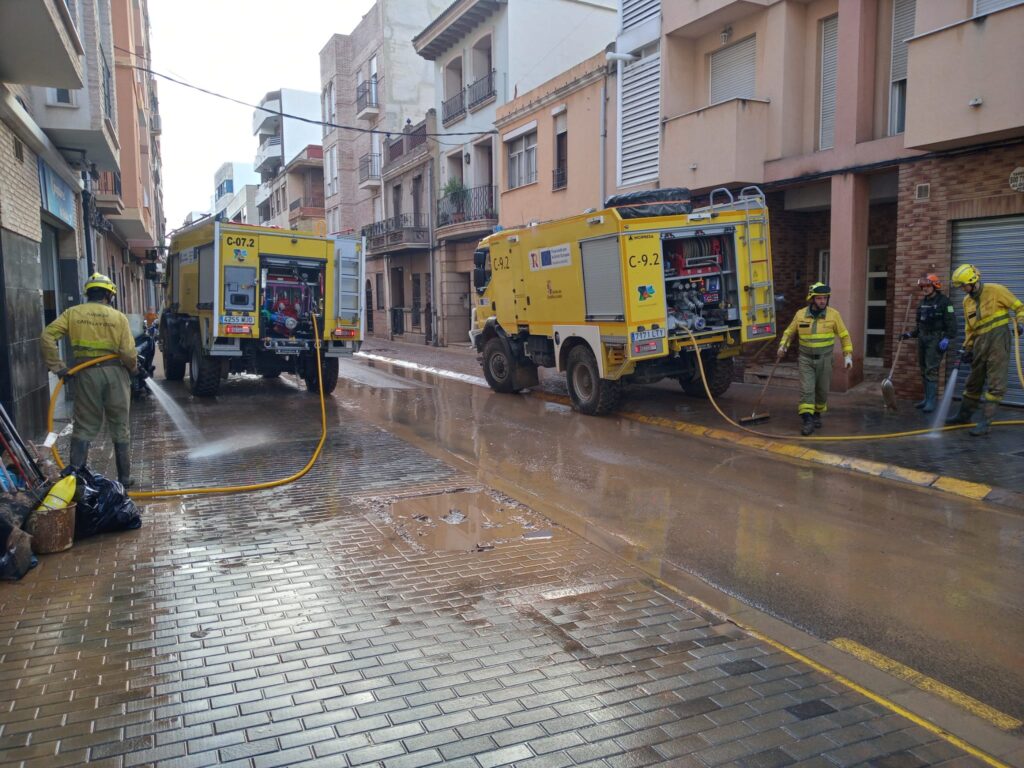 APAMCYL-USCAL denuncia negligencias en la gestión de accidentes laborales de trabajadores de apoyo a la DANA